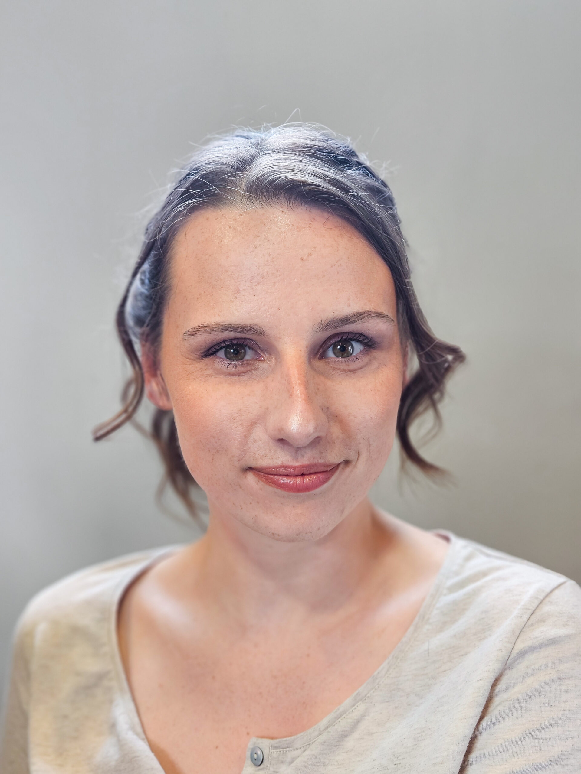 Maquillage mariée éclat naturel Axelle taches de rousseur