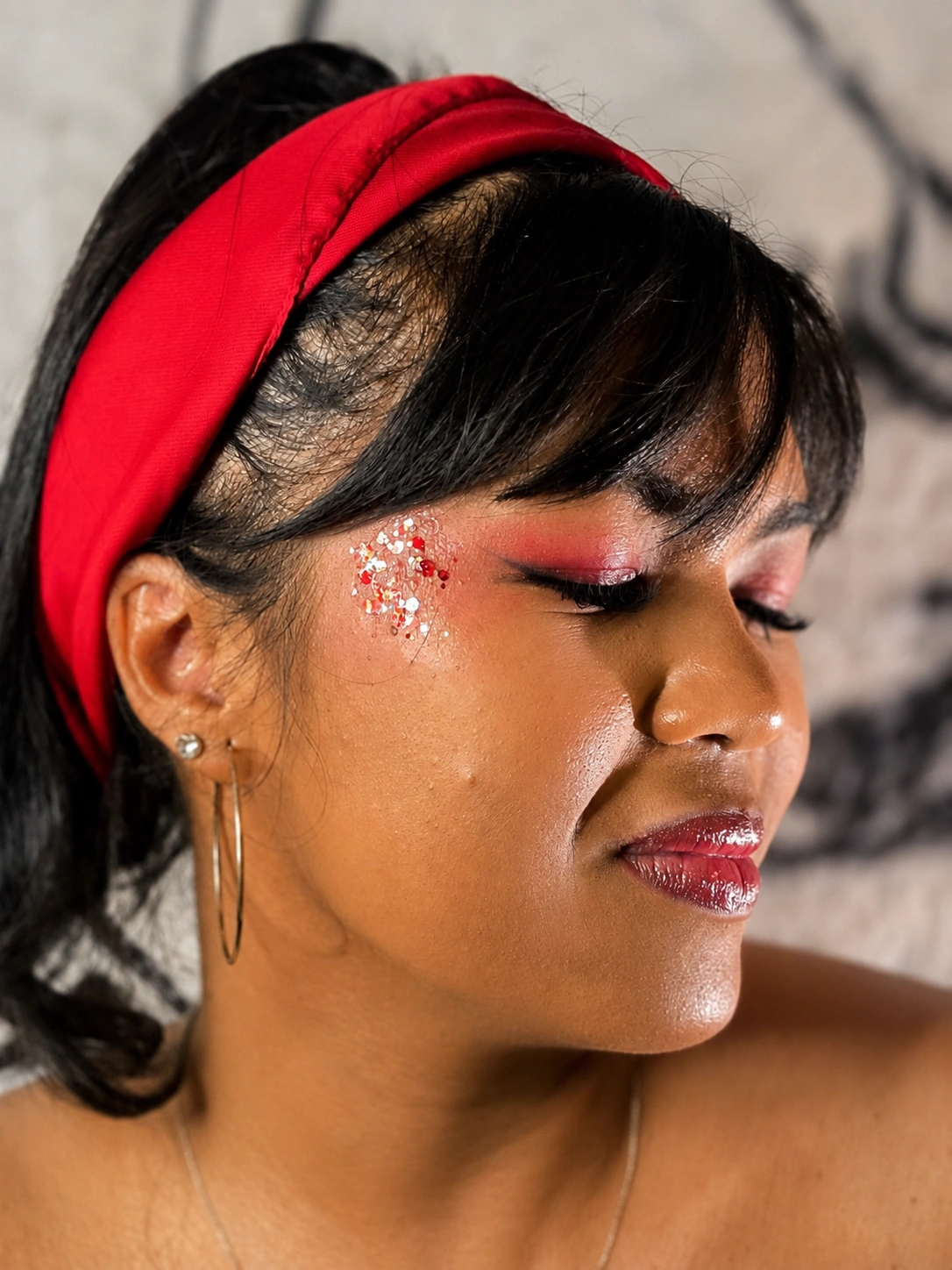 Maquillage paillettes années 80 lors d’un séminaire d’entreprise au Bal Pop à Nantes en juillet 2026