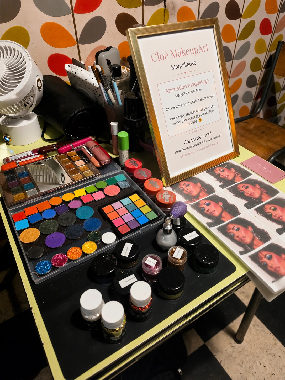 Stand maquillage thème années 80 lors d’un séminaire d’entreprise au Bal Pop à Nantes en juillet 2026